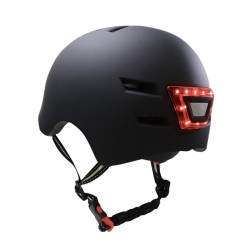 Helm mit Front- und Rücklicht - Akku.  - 2 


 
