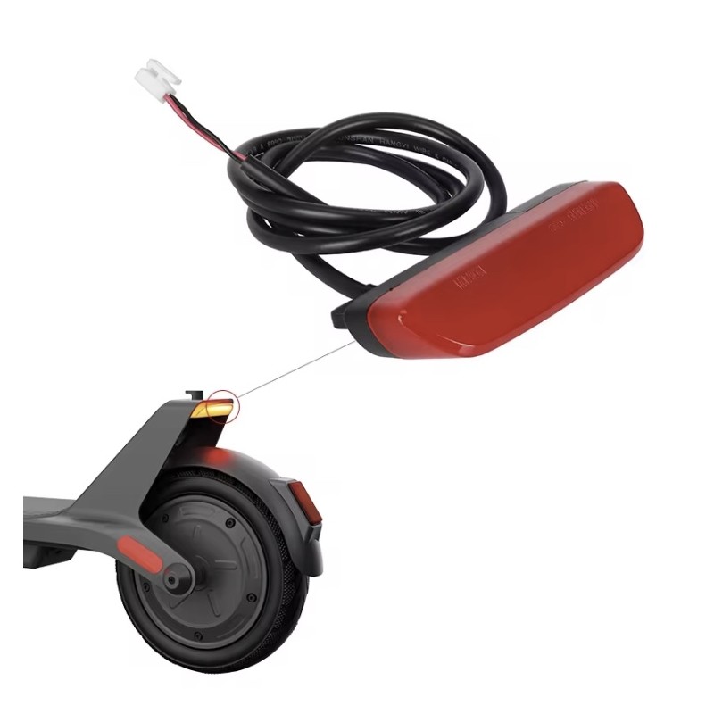 Rücklicht am Schutzblech für Xiaomi E-Scooter 4 Lite 2nd Gen  - 1 Passgenaue Kompatibilität: für das Schutzblech des Xiaomi 4 Li