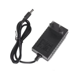 Zariadnyi prystrii dlia batarei Navee Easyride 20 E20 E25 Easyride Pro abo podobnyi  - 1 Sumisnyi z samokatamy Navee Easyride 20