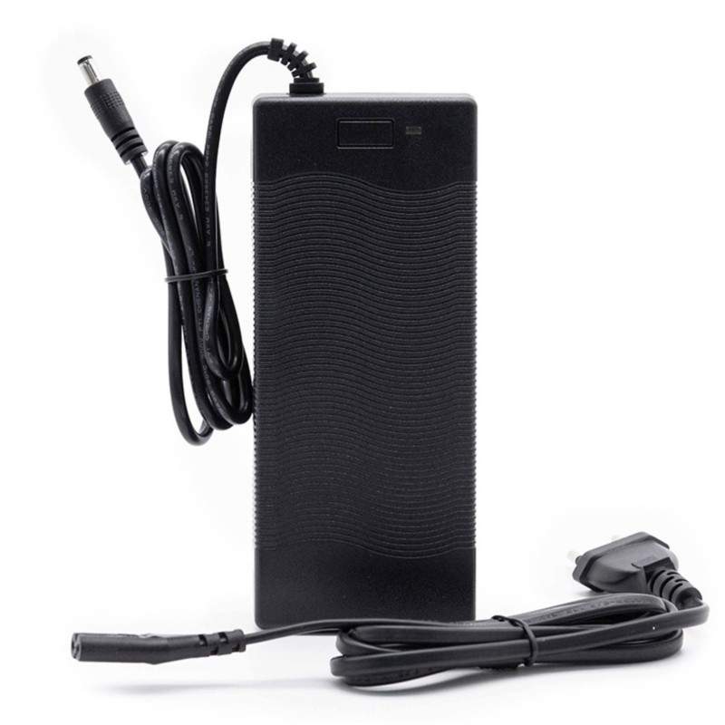 Oplader voor scooter of elektrische fiets 54,6v 2A - 48v - DC 5,5mm connector  - 1 Oplader voor scooter of elektrische fiets 54,