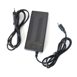 Încărcător pentru bateria internă a scuterului electric Navee V40  - 1 Încărcător pentru bateria internă a scuterului electric N